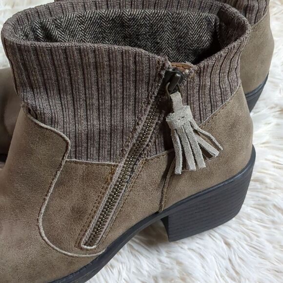 Born Concepts BOC sz 9 Bendell Sweater Cuff ankle boots tan - Picture 8 of 8
